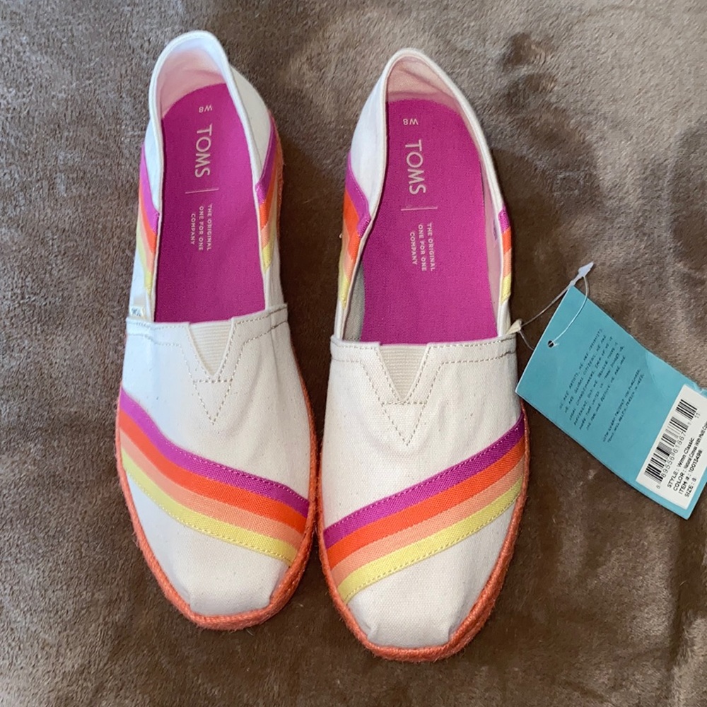 TOMS Women’s Classic Size 8-NWT